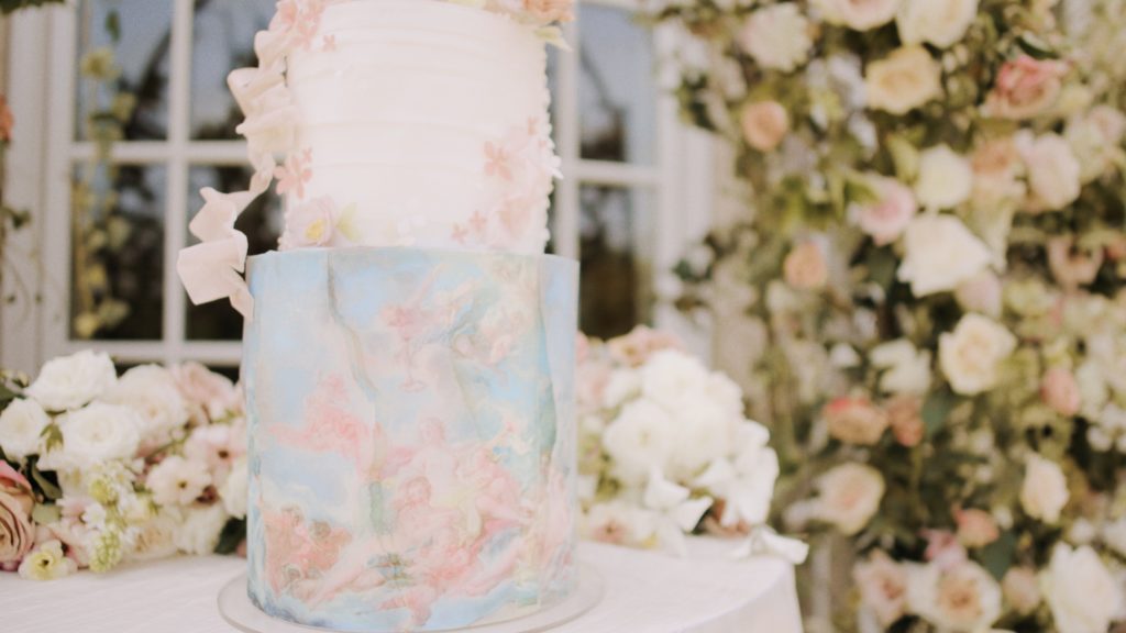 close-up image of wedding cake